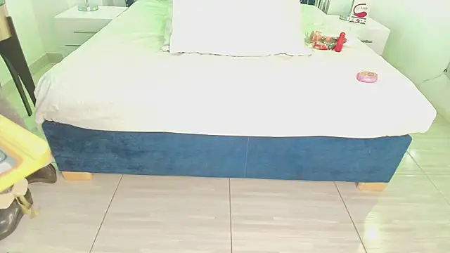 Snapshot of Velora_nigth chatting on 12.18.25 Velora nigth online show from 12.18.25