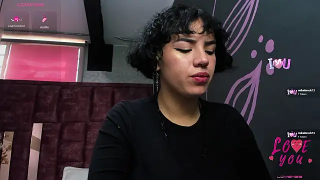 Kiara Fox   online show from 02.21.26