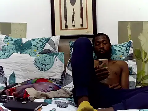 Snapshot of BloodmoonAlpha_1 chatting on 12.04.25 BloodmoonAlpha 1 online show from 12.04.25