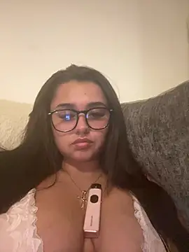 Snapshot of Wild_Busty_Niyah_XX chatting on 03.11.26 Wild Busty Niyah XX online show from 03.11.26