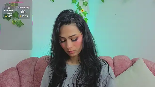 Snapshot of Madison_Cortes chatting on 12.15.25 Madison Cortes online show from 12.15.25