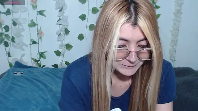 Snapshot of pal0mita chatting on 12.15.25 pal0mita online show from 12.15.25