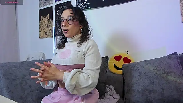 Snapshot of little__ammy chatting on 06.11.26 little ammy online show from 06.11.26