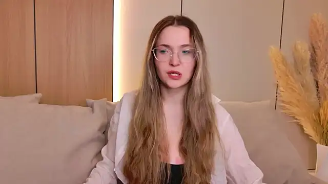 Lina Sinerz online show from 02.05.26