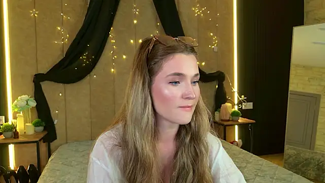 Snapshot of Lina_Sinerz chatting on 06.10.26 Lina Sinerz online show from 06.10.26