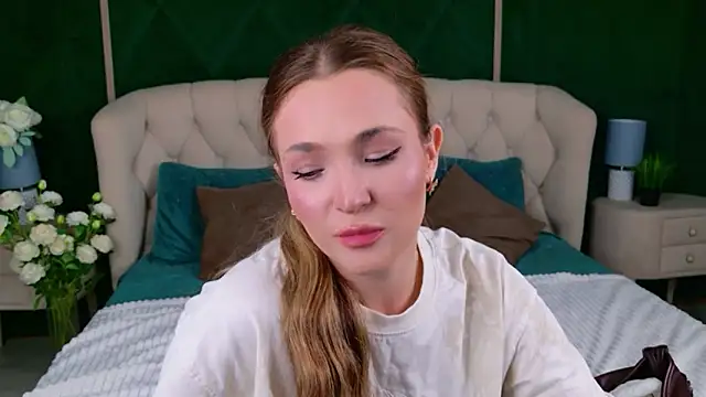 Snapshot of Lina_Sinerz chatting on 06.11.26 Lina Sinerz online show from 06.11.26
