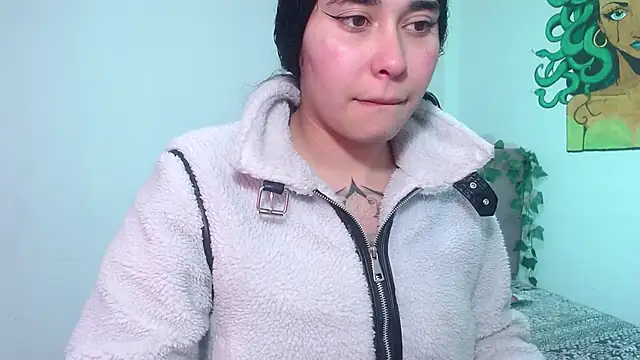 Snapshot of naomybenedetti chatting on 12.15.25 naomybenedetti online show from 12.15.25