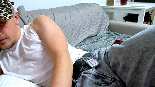 Snapshot of Brellisimo chatting on 12.13.25 Brellisimo online show from 12.13.25