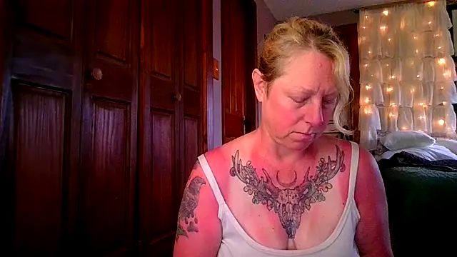 Outdoorchicjj online show from 04.14.26