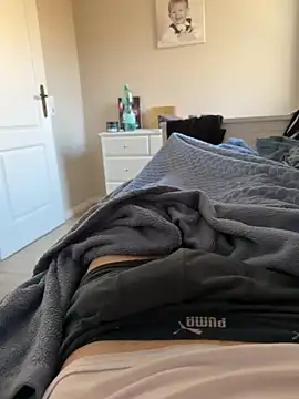 Snapshot of angei094 chatting on 12.16.25 angei094 online show from 12.16.25