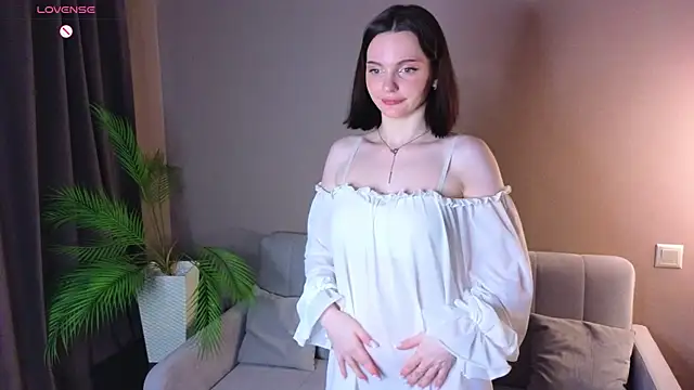 Snapshot of MaryHarris chatting on 12.16.25 MaryHarris online show from 12.16.25