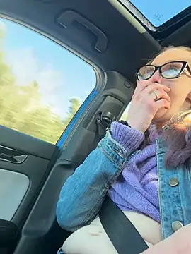 Snapshot of blondebombshell4343 chatting on 12.05.25 blondebombshell4343 online show from 12.05.25