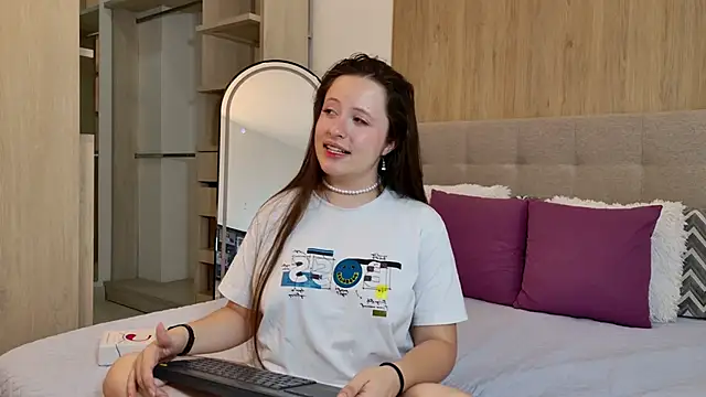 BellaFlecher online show from 03.09.26