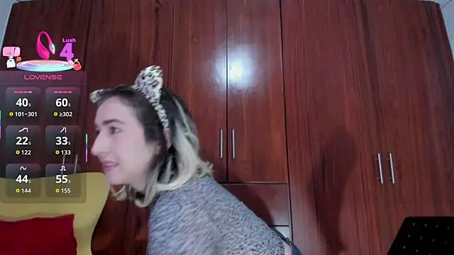 Snapshot of carly_grasso chatting on 10.31.25 carly grasso online show from 10.31.25