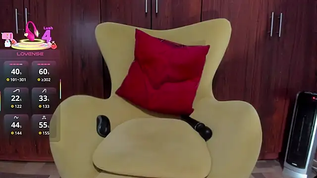 Snapshot of carly_grasso chatting on 12.14.25 carly grasso online show from 12.14.25