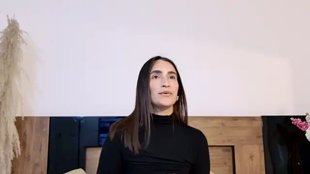 LucyHanks online show from 04.25.26