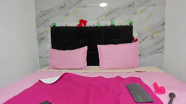 Snapshot of emmmaa_moon chatting on 12.15.25 emmmaa moon online show from 12.15.25