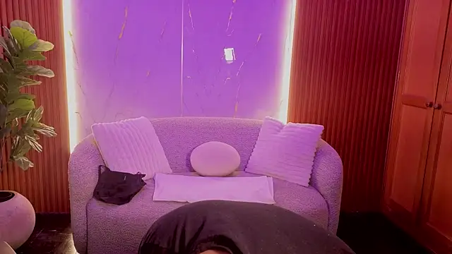 Snapshot of penelopeevg chatting on 12.15.25 penelopeevg online show from 12.15.25