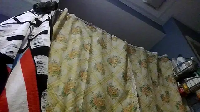 Snapshot of wecrulb chatting on 12.14.25 wecrulb online show from 12.14.25