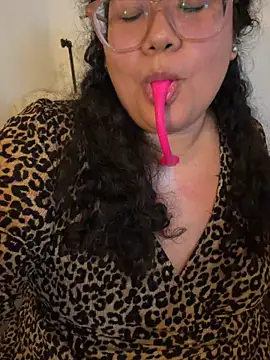 Snapshot of VanesssaMilf_ chatting on 05.06.26 VanesssaMilf online show from 05.06.26