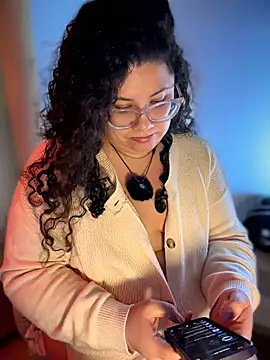Snapshot of VanesssaMilf_ chatting on 05.14.26 VanesssaMilf online show from 05.14.26