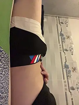 Snapshot of Anhh_Ann chatting on 12.17.25 Anhh Ann online show from 12.17.25