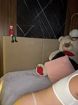 Snapshot of ValentinaEliot chatting on 12.16.25 ValentinaEliot online show from 12.16.25