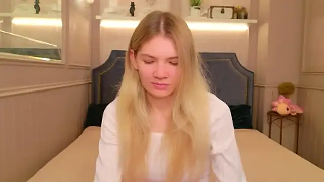 Snapshot of Vivien_Hans chatting on 06.19.26 Vivien Hans online show from 06.19.26