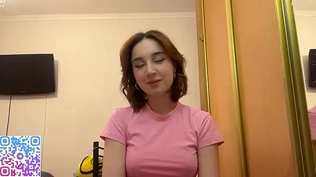 Snapshot of StacieLaudadio chatting on 12.15.25 StacieLaudadio online show from 12.15.25