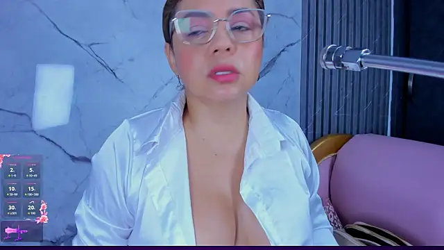 Snapshot of shayra_boobs2 chatting on 05.21.26 shayra boobs2 online show from 05.21.26