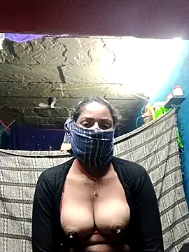 Snapshot of Poonam8080 chatting on 12.15.25 Poonam8080 online show from 12.15.25