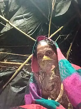 Snapshot of Hot-piau chatting on 12.13.25 Hot-piau online show from 12.13.25