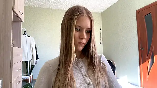 ZaidaSchwarten online show from 04.22.26