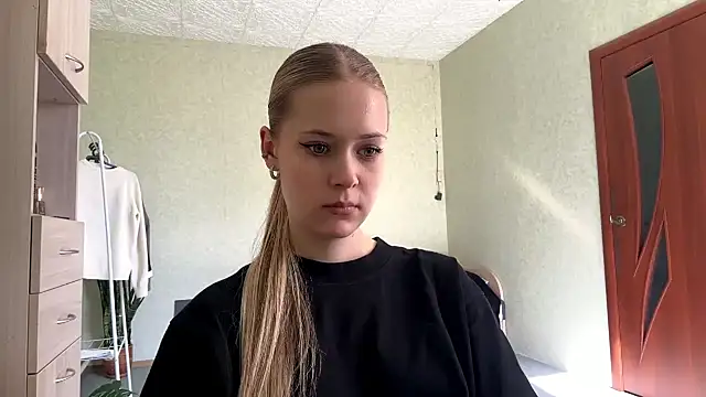 ZaidaSchwarten online show from 04.24.26