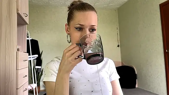 ZaidaSchwarten online show from 06.06.26