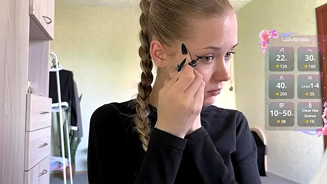 ZaidaSchwarten online show from 06.11.26