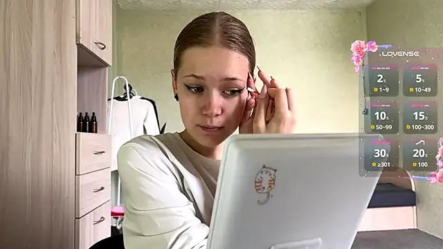 ZaidaSchwarten online show from 07.11.26
