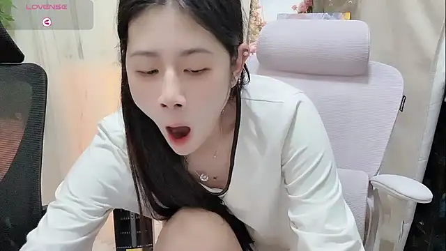 Yvonne-07 online show from 03.07.26