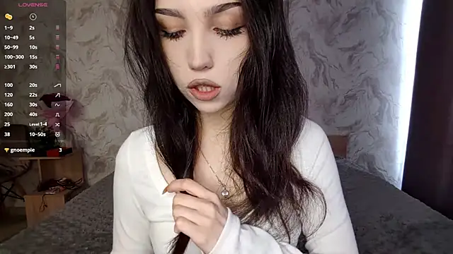 Qwami Amie online show from 04.27.26