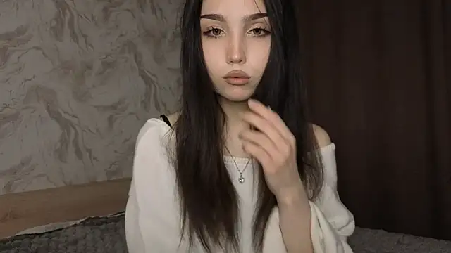 Qwami Amie online show from 05.11.26