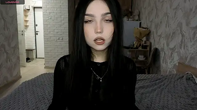 Qwami Amie online show from 06.15.26