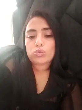 Snapshot of sara_nina chatting on 12.14.25 sara nina online show from 12.14.25