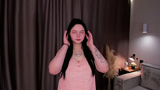 Snapshot of AgataBelson chatting on 12.17.25 AgataBelson online show from 12.17.25