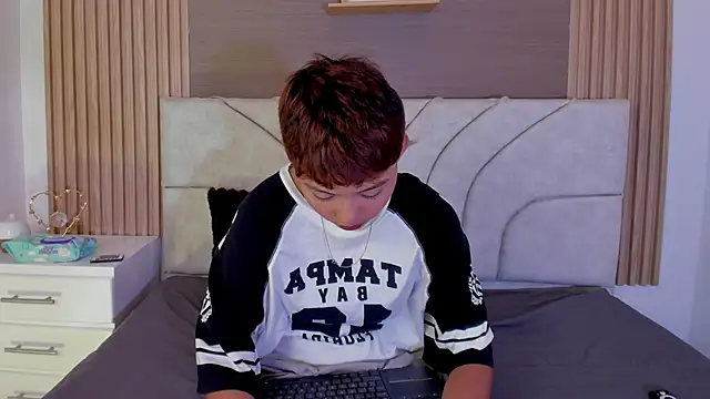 Snapshot of tefi_meow_ chatting on 04.04.26 tefi meow online show from 04.04.26