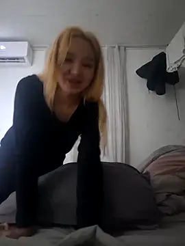 Snapshot of SherrylShaw chatting on 12.16.25 SherrylShaw online show from 12.16.25