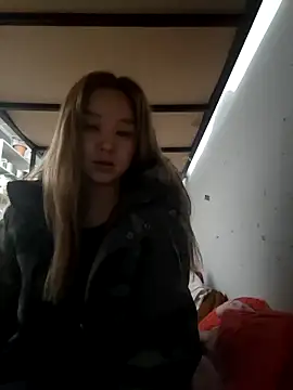 Snapshot of SherrylShaw chatting on 12.18.25 SherrylShaw online show from 12.18.25