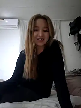 Snapshot of SherrylShaw chatting on 12.19.25 SherrylShaw online show from 12.19.25