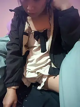 Snapshot of Layyla99 chatting on 12.14.25 Layyla99 online show from 12.14.25