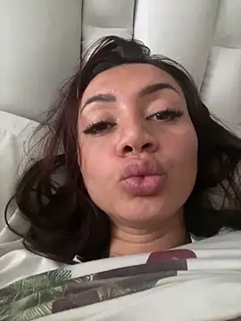 rebecagoldene online show from 05.04.26
