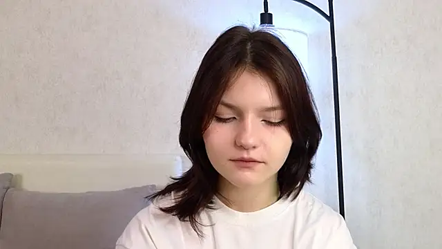 NyraVesperis online show from 05.08.26